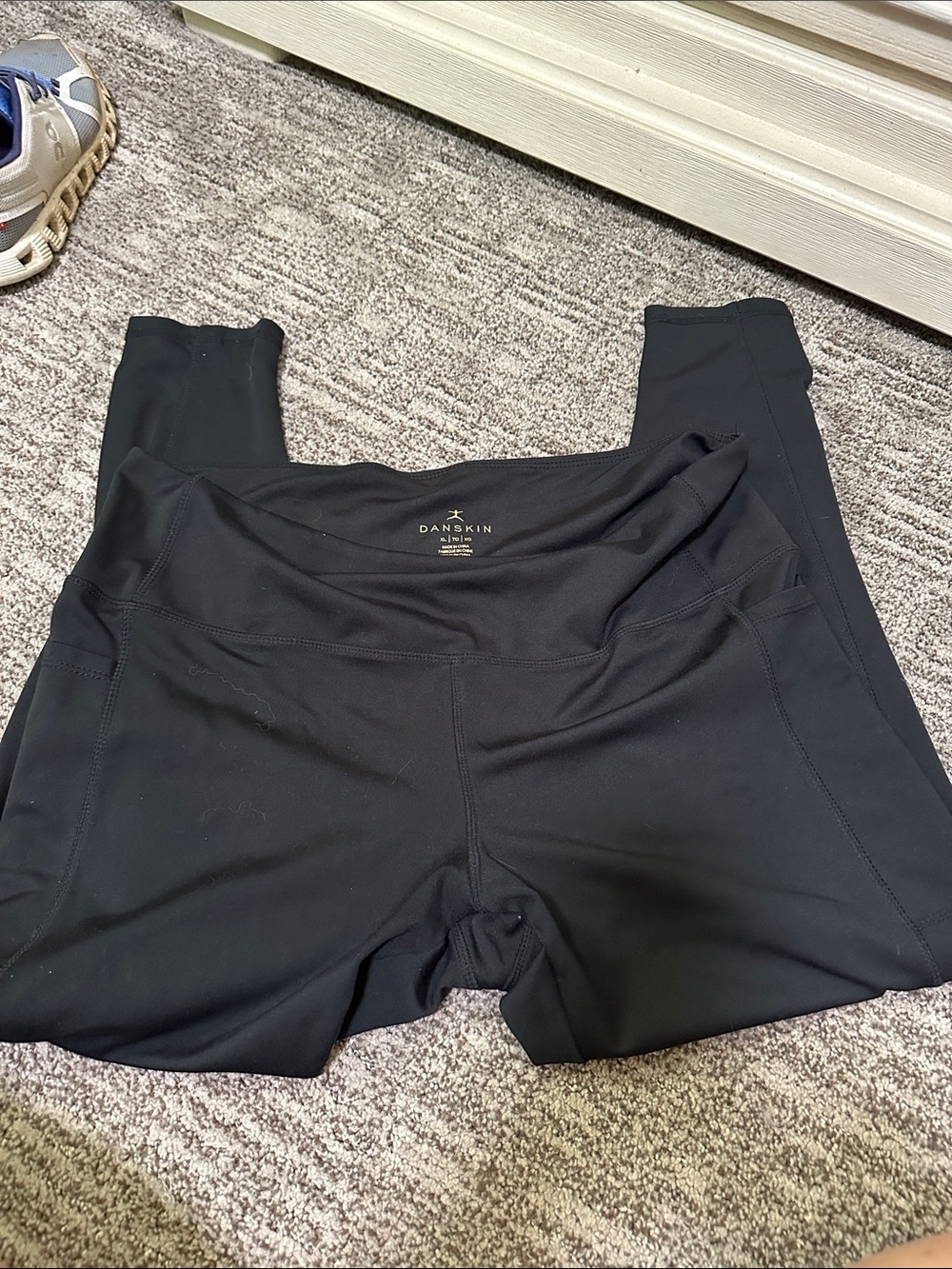 Danskin Women's Black Leggings Size XL (16)